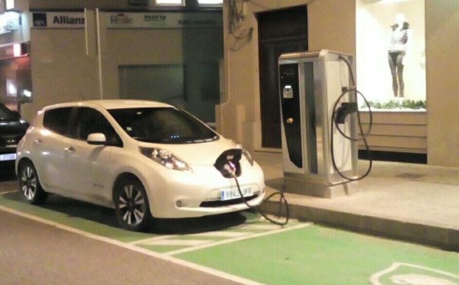 En marxa l´estació de recàrrega ràpida de vehicles elèctrics